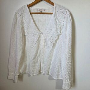EUC WAYF BRODERIE ANGLAISE TEXTURED V NECK COLLARED VICTORIAN STYLE TOP SZ L